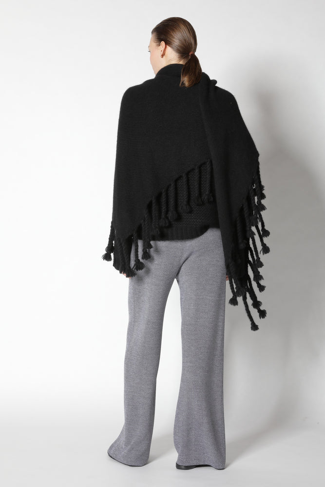 fluffy triangle & handtwisted tussels