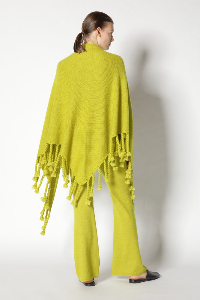 fluffy triangle & handtwisted tussels