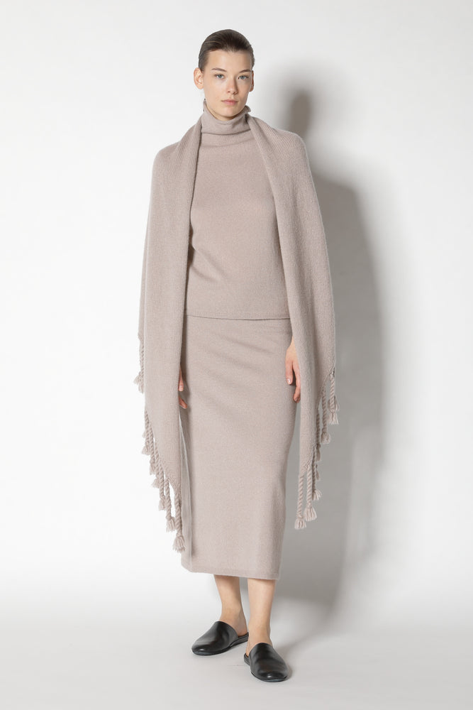 fluffy triangle & handtwisted tussels