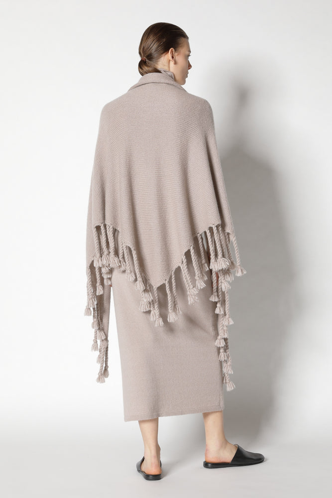 fluffy triangle & handtwisted tussels